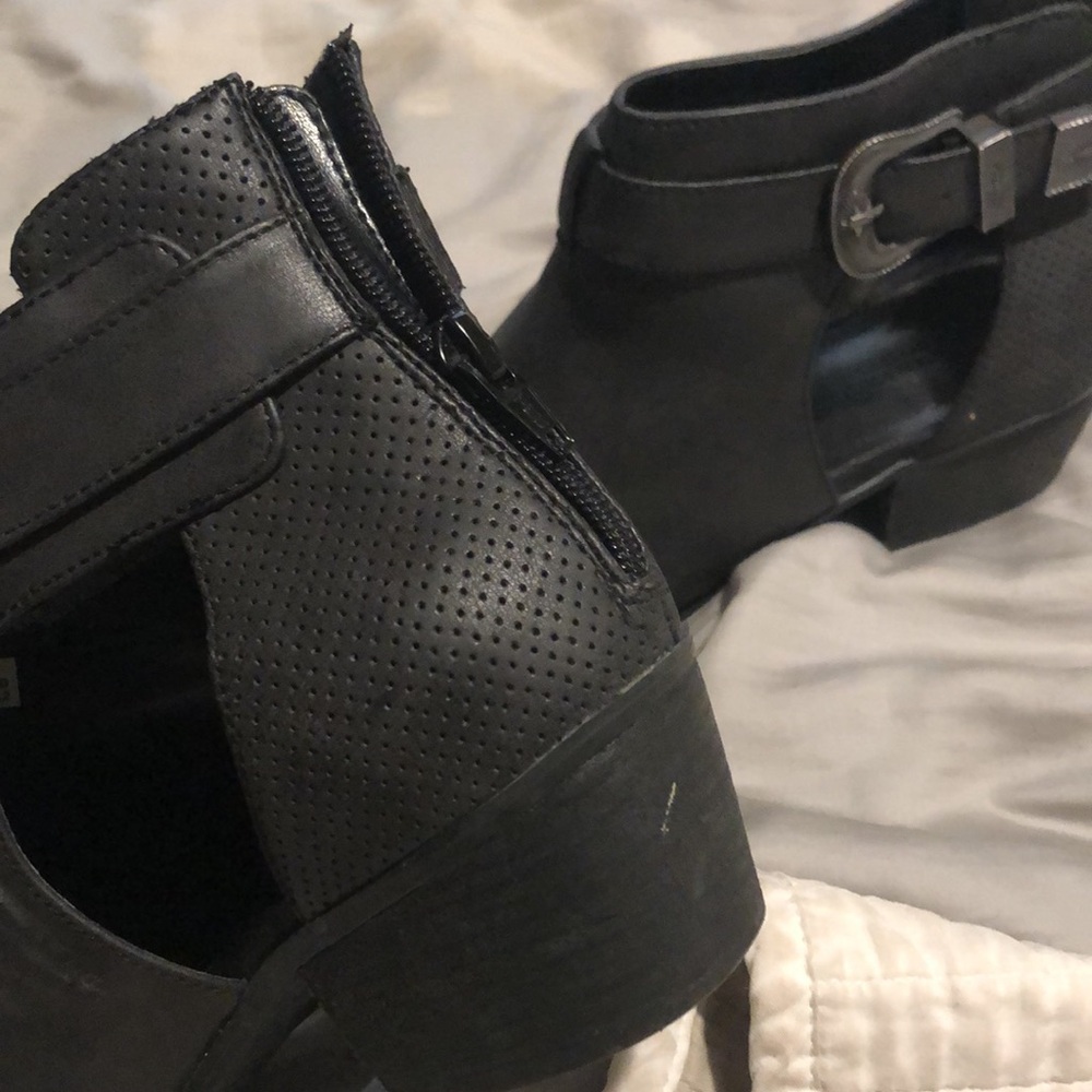 American Eagle Outfitters Black Ankle Booties - Picture 5 of 13